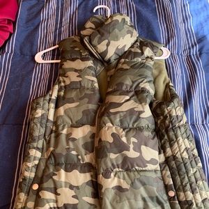 Old Navy - Camo Puffer Vest